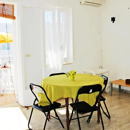 Homeholidays 아파트 오스투니